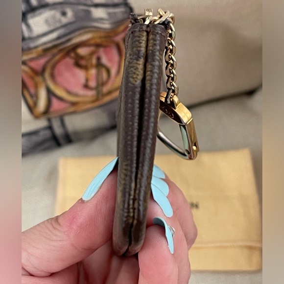 LOUIS VUITTON Monogram Key Pouch⭐️Comes With/LV Dustcover ⭐️COA⭐️ 💯AuThEnTiC - Picture 4 of 9